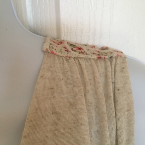 Summer Dress with Floral Back Detailš - Picture 6 of 8